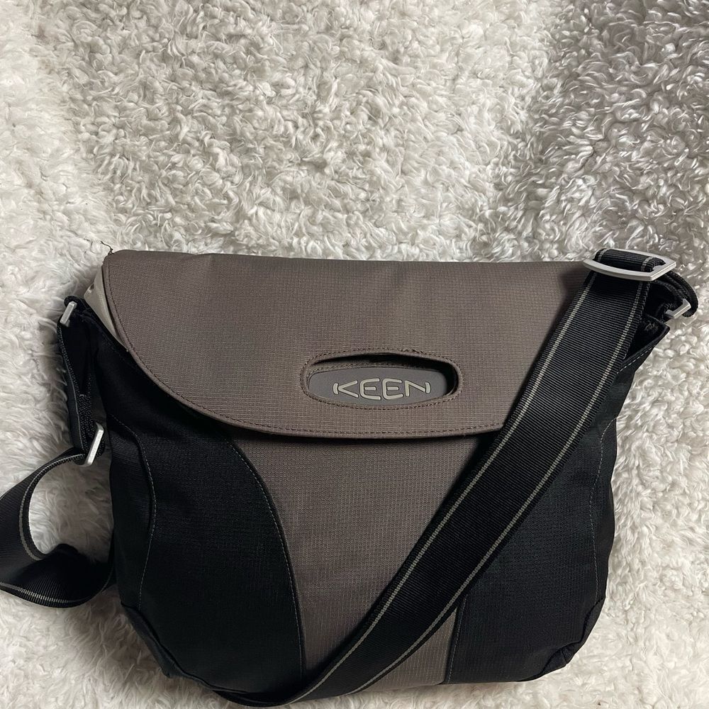 Keen Black and Gray  Fabric large messenger Bag.